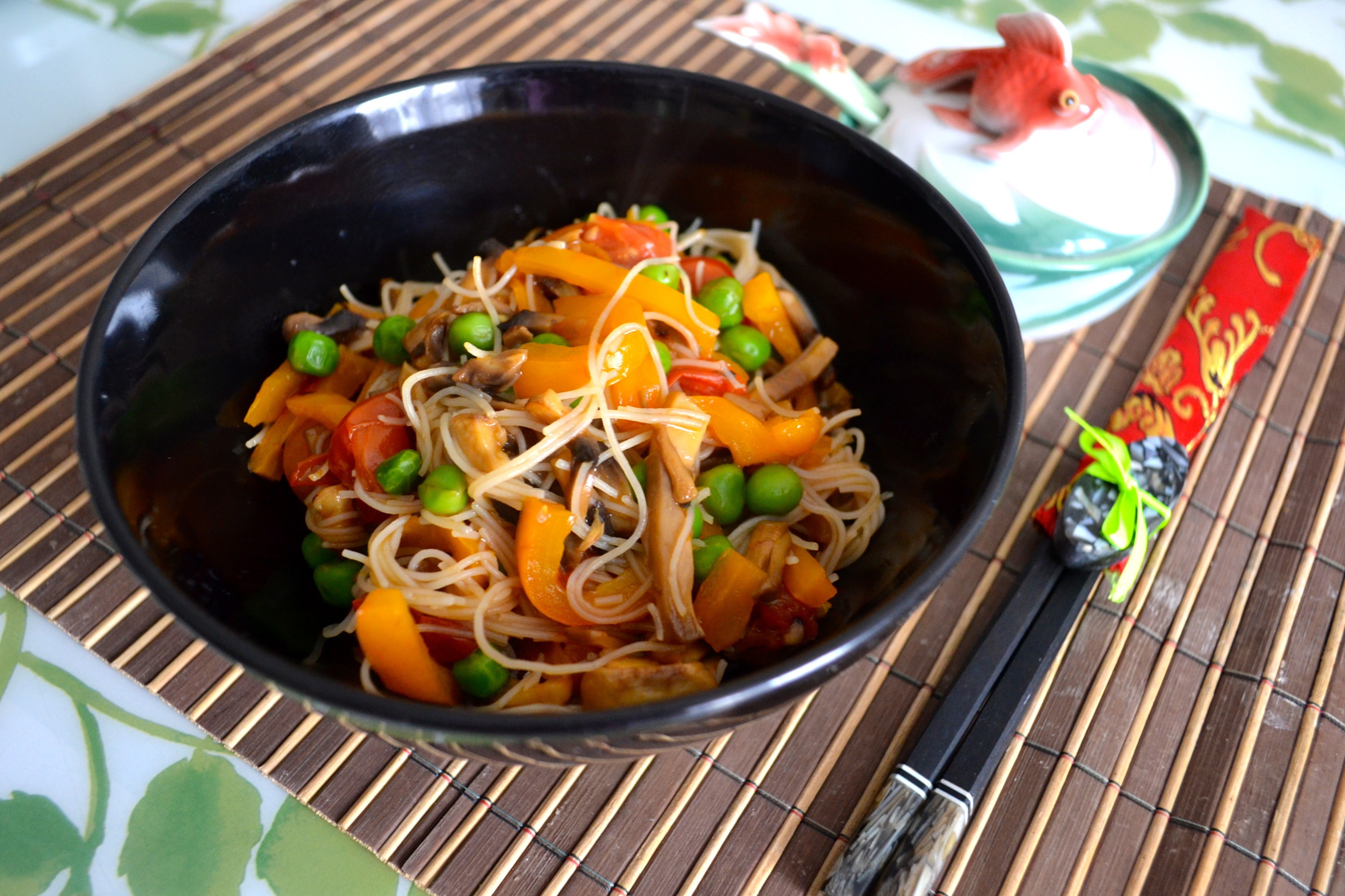 Лапша с курицей и с овощами рецепт пошагово Лапша с курицей и с овощами рецепт пошагово