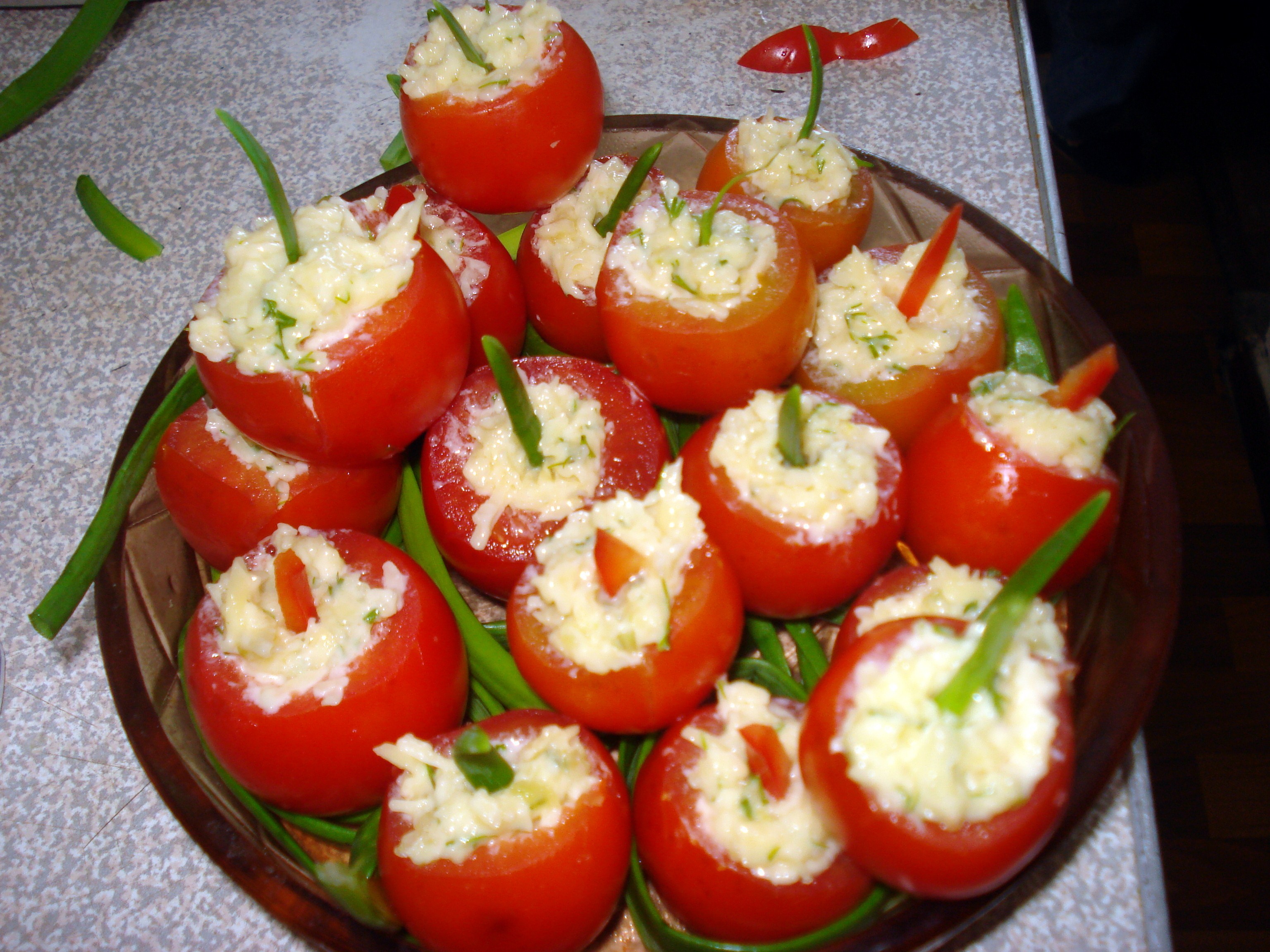 Фаршированные помидоры с сыром и чесноком рецепт с пошагово Фаршированные помидоры с сыром и чесноком рецепт с пошагово