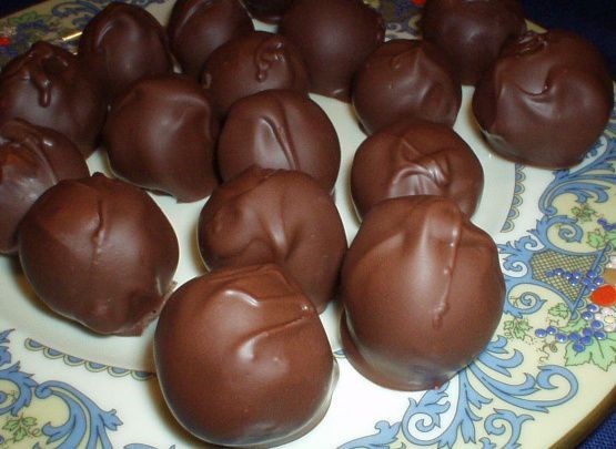 Миндальные конфеты с вишней