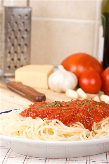 Макароны с помидорами и луком