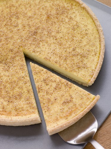 Творожная запеканка с курагой и изюмом