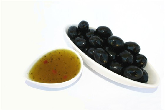 Салатная заправка из кумина, лимонного сока и кайенского перца