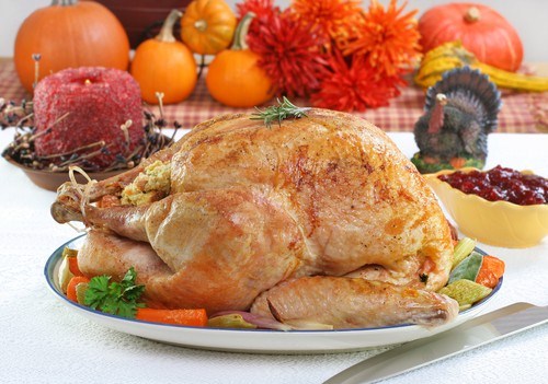 Жареная индейка с овощами в белом вине
