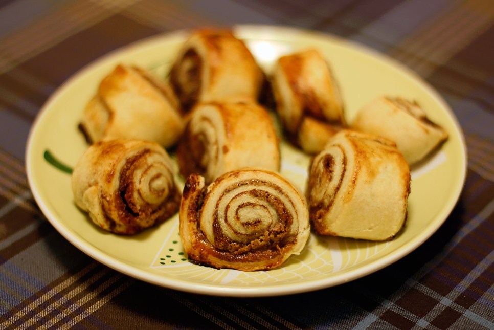 Слойки с сыром или с корицей