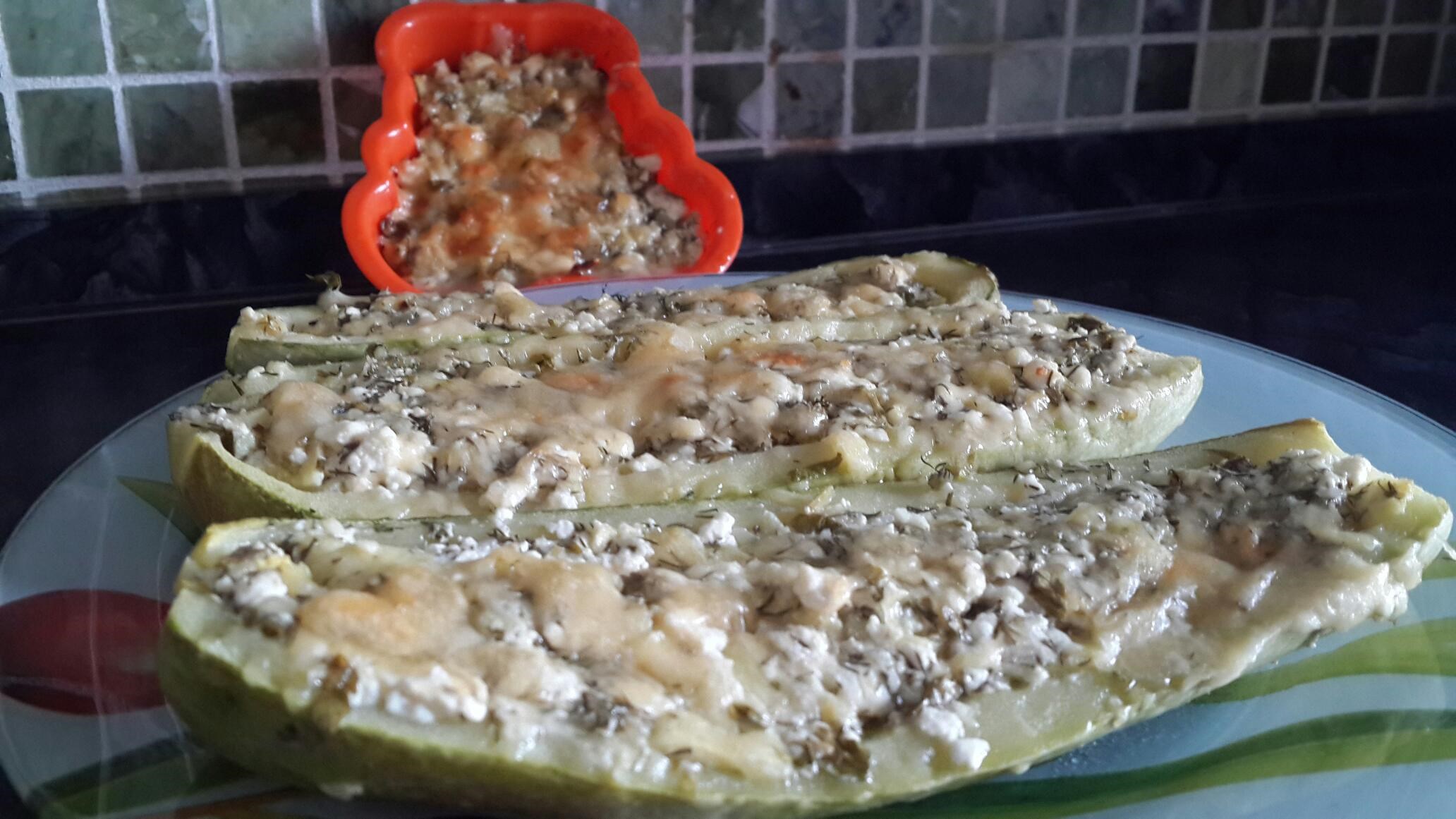 Кабачки, фаршированные творогом