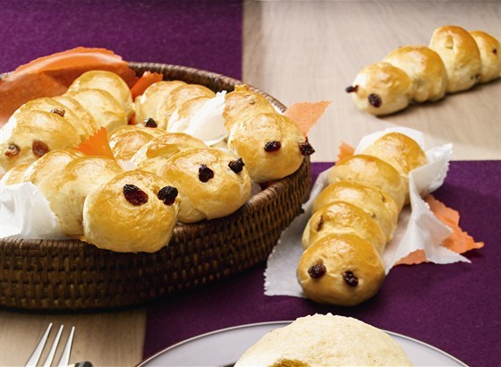 Гусеницы с изюмом
