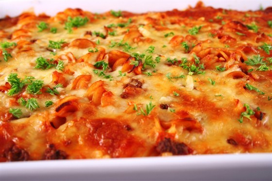 Гювеч из помидоров с макаронами