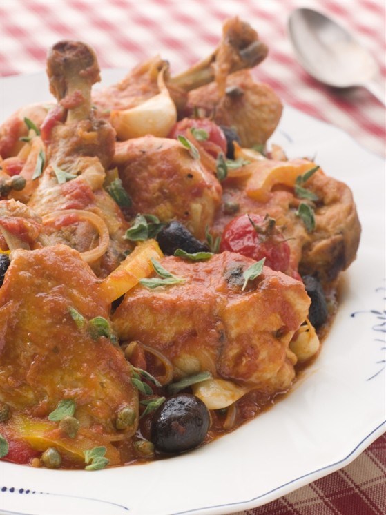 Курица, тушенная с маслинами