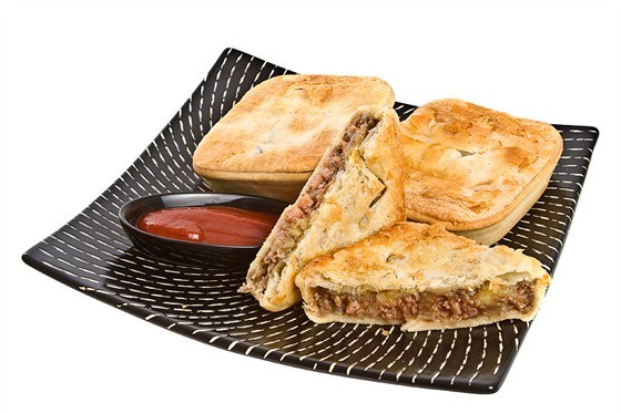 Мясные пирожки с томатным соусом