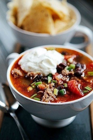 Томатный суп с курицей и фасолью