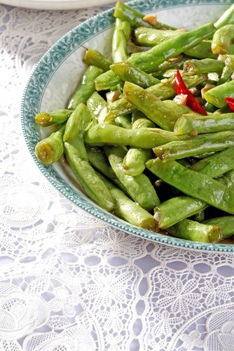 Зеленая фасоль в пряном арахисовом соусе