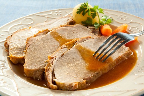 Ветчина по-голливудски с яблоками и горчицей
