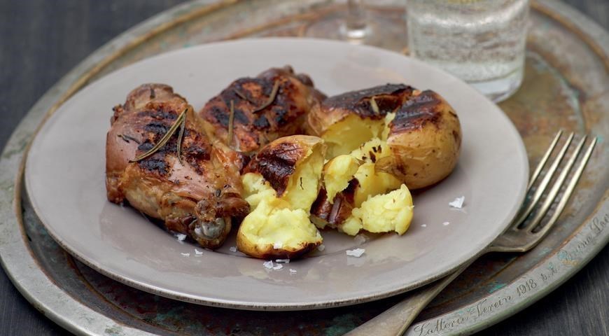Бедрышки цесарки с картофелем и розмарином