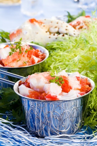 Ароматное мясо краба с карри в горшочках