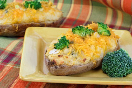 Сладкий картофель, фаршированный брокколи и фетой