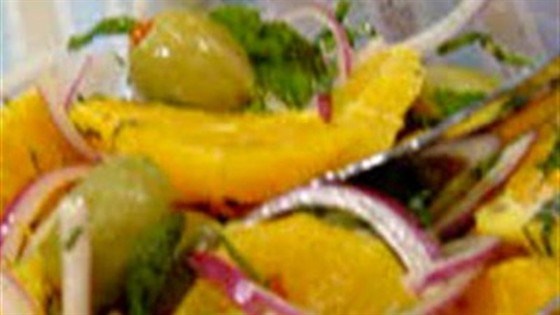 Салат из апельсина с крымским луком