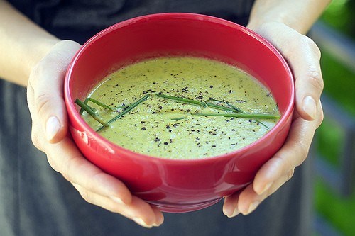 Мятный крем-суп из горошка и кукурузы