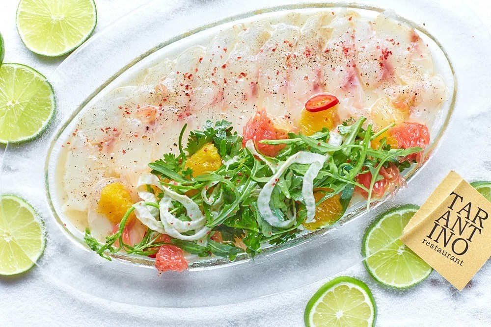 Сибас с цитрусовой сальсой, гранатом и фенхелем
