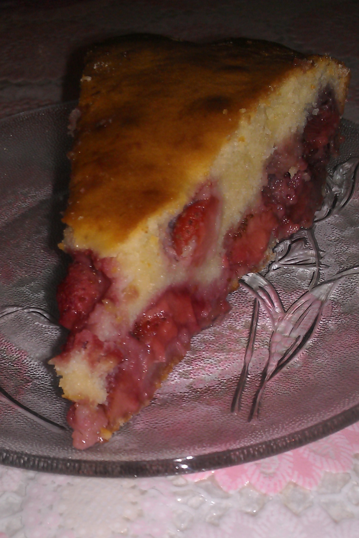 Заливной клубничный пирог