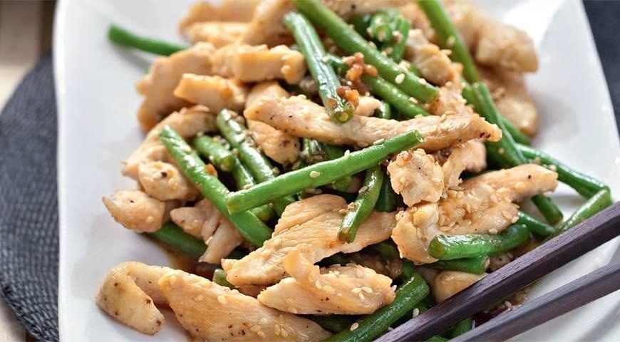 Рагу из индейки с зеленой фасолью и розмарином
