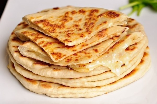 Сметанные лепешки с сыром и зеленью