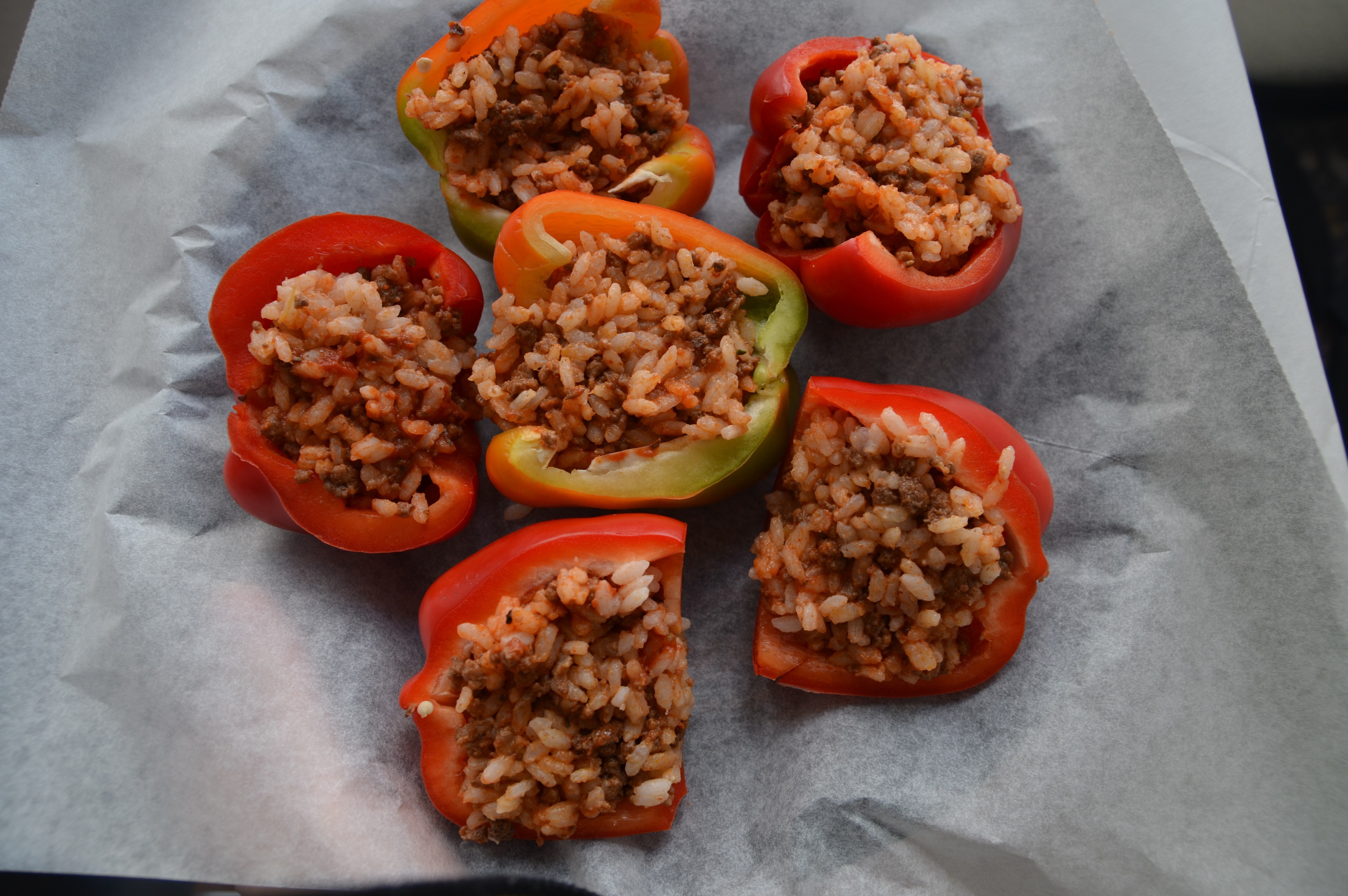 Сладкие перцы, запеченные с мясом и рисом