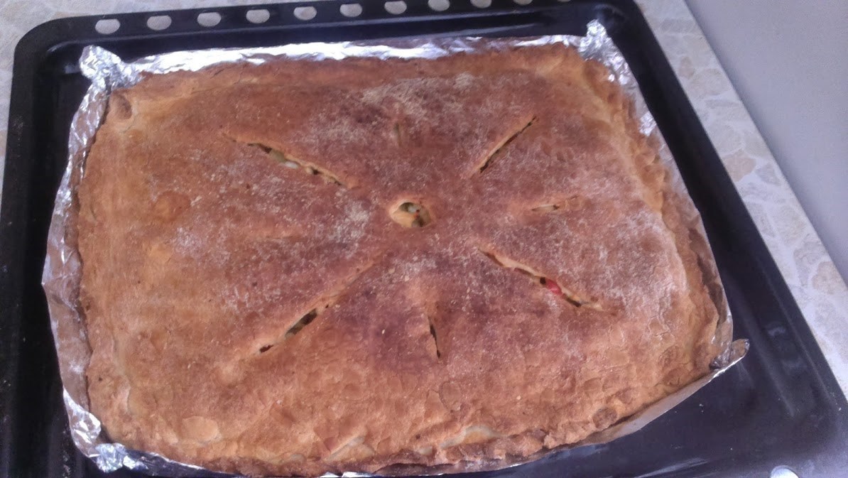 Пирог на готовом тесте с курицей, картофелем и болгарским перцем