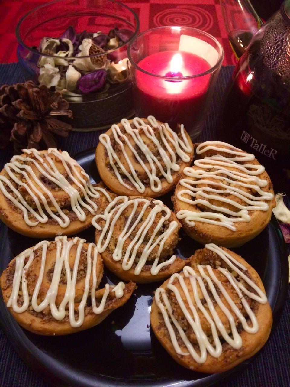 Улитки с грецкими орехами и корицей
