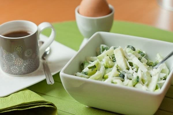 Салат из кольраби с огурцом