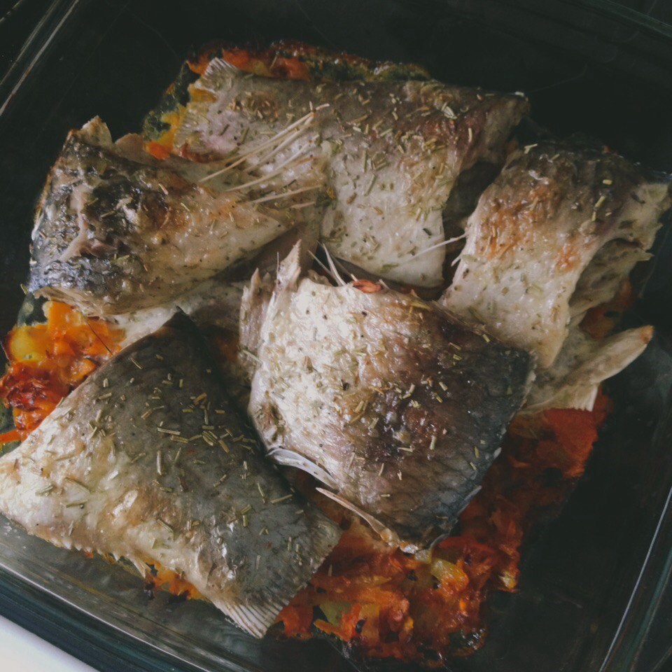 Карп, запеченный под сыром