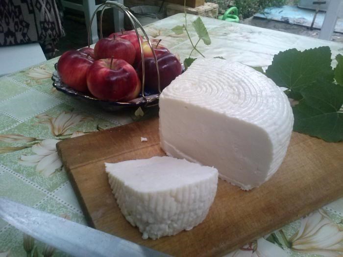 Салат с крабовым мясом и помидорами черри «Адыгейский»