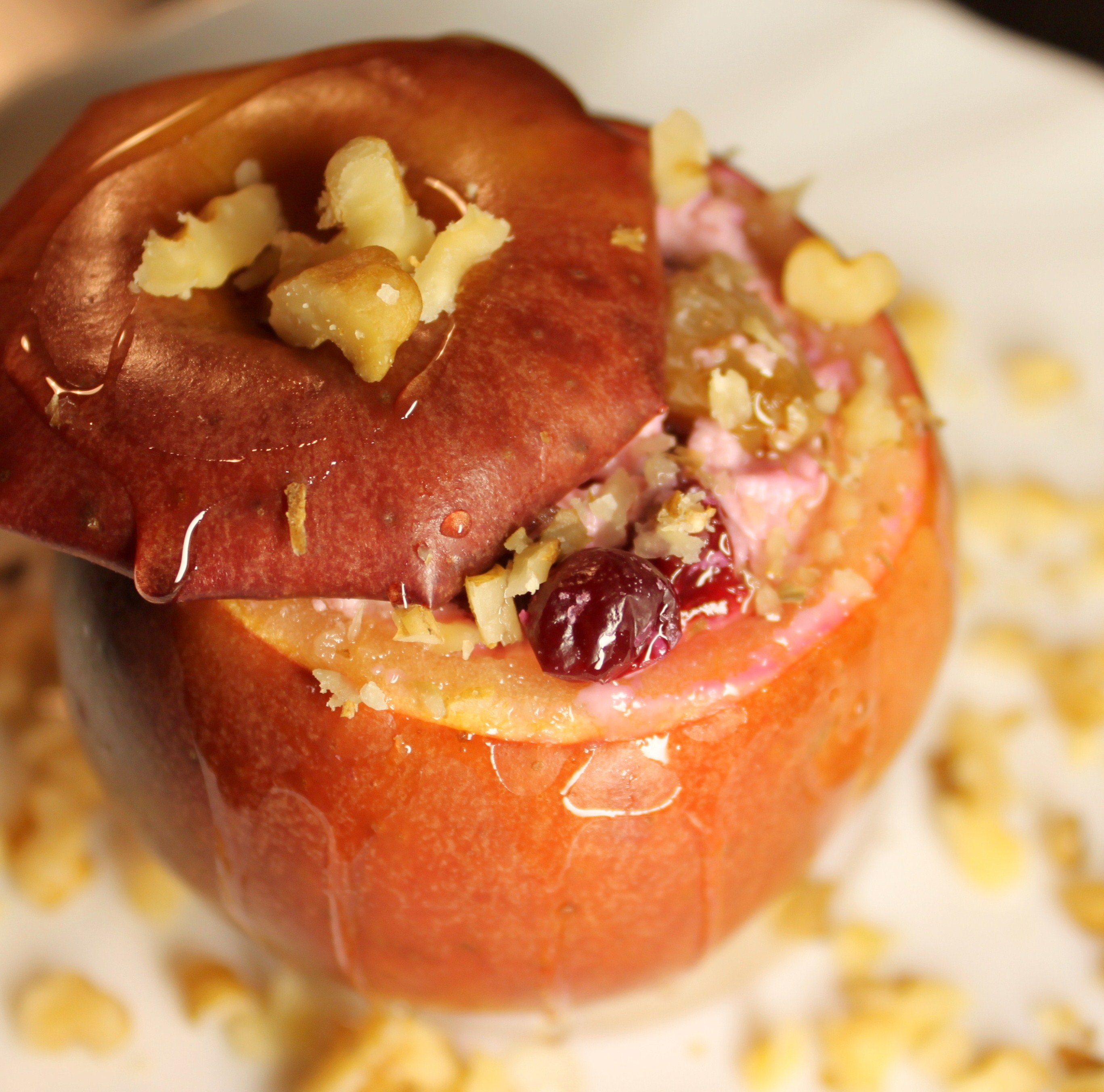 Яблоки, запеченные с творогом и медом — рецепт с фото пошагово