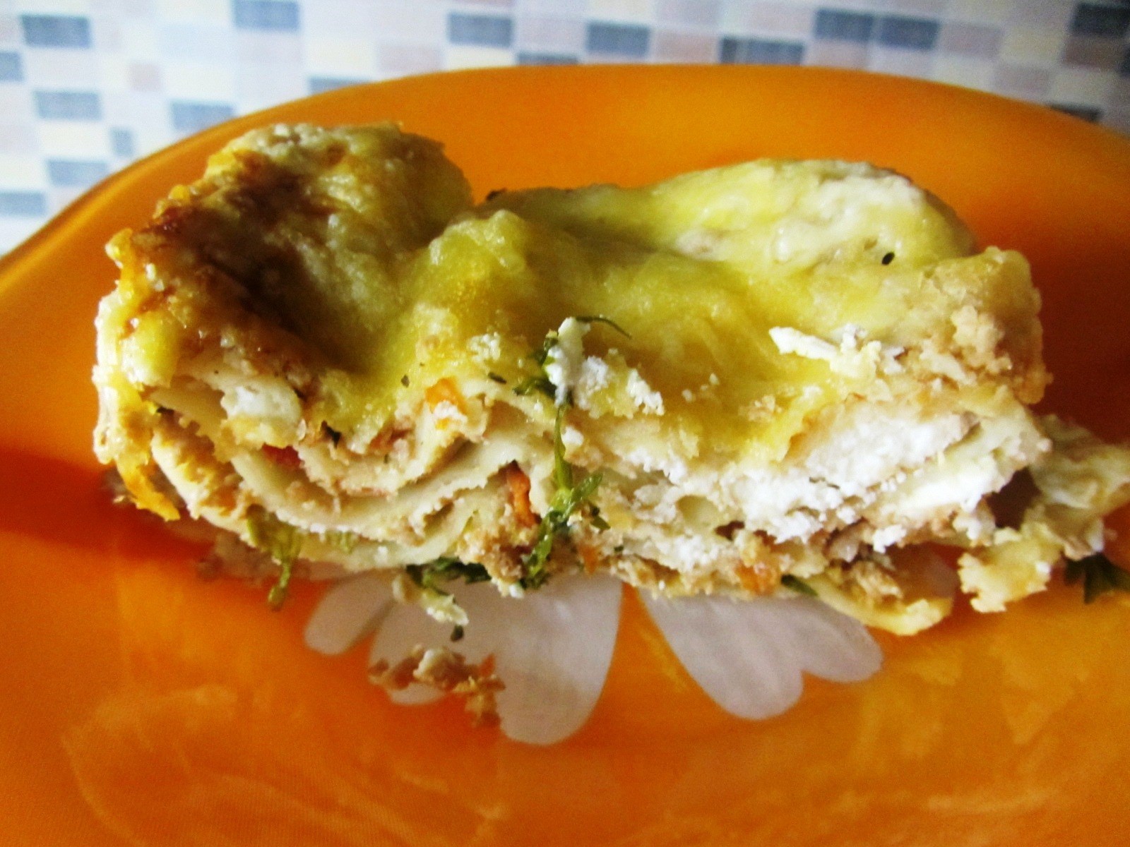 Лазанья с рукколой и болоньезе