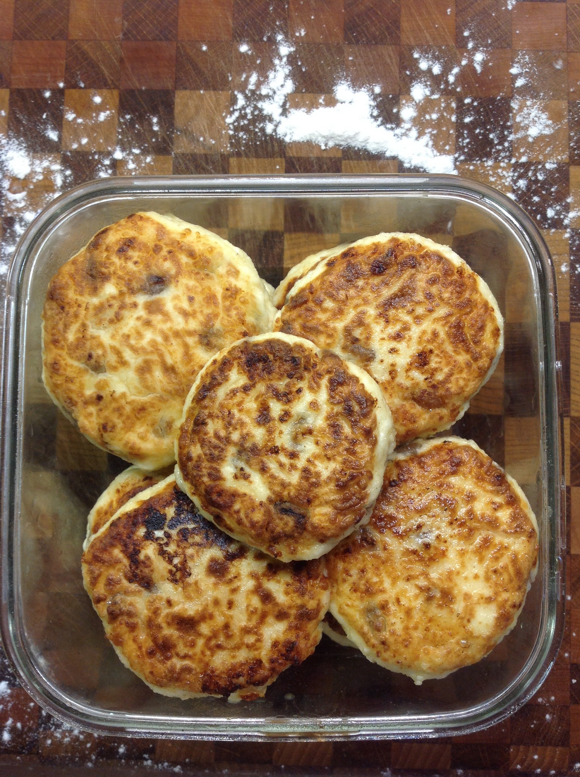 Сырники домашние с изюмом