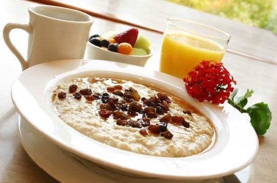 Рисовая каша на молоке с изюмом рецепт – Русская кухня: Завтраки. «Еда»