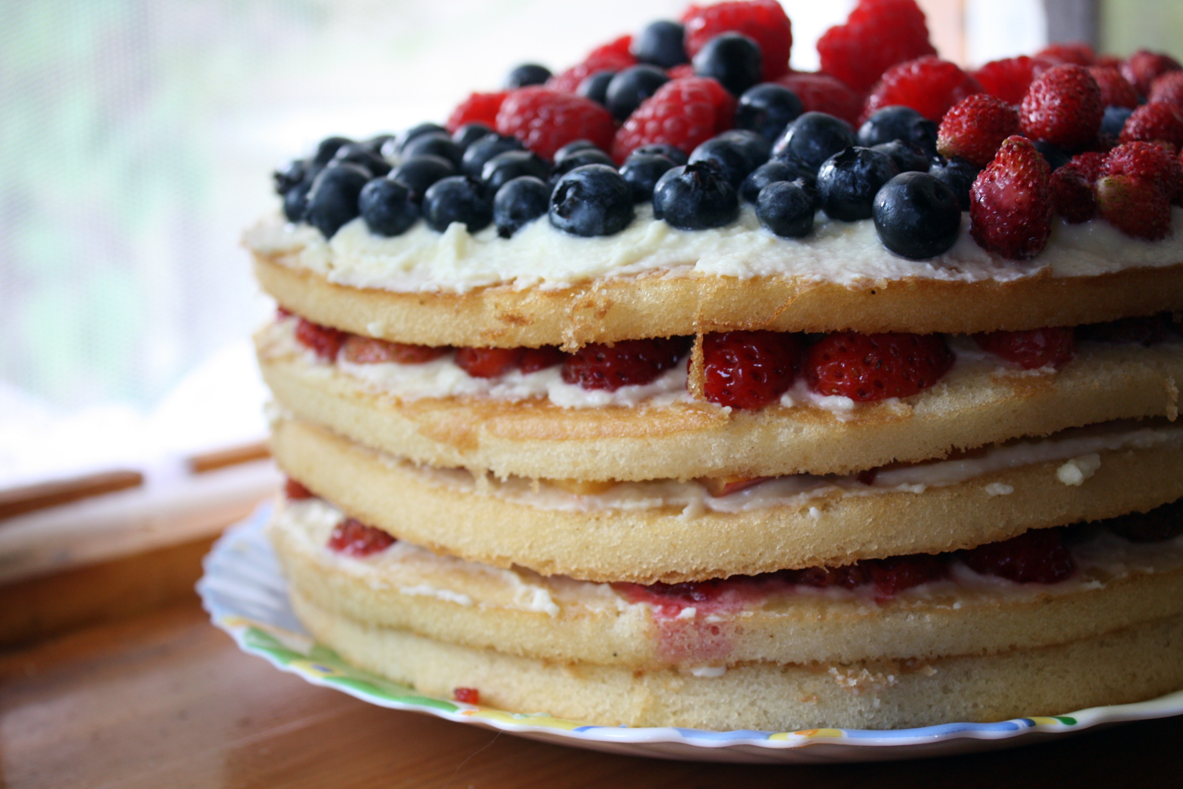 Десерт из Маскарпоне с ягодами и фруктами — рецепт с фото и видео