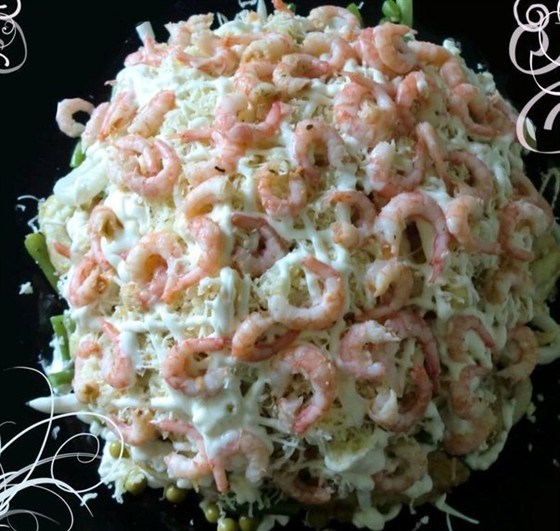 Слоёный салат с кальмарами и картофелем