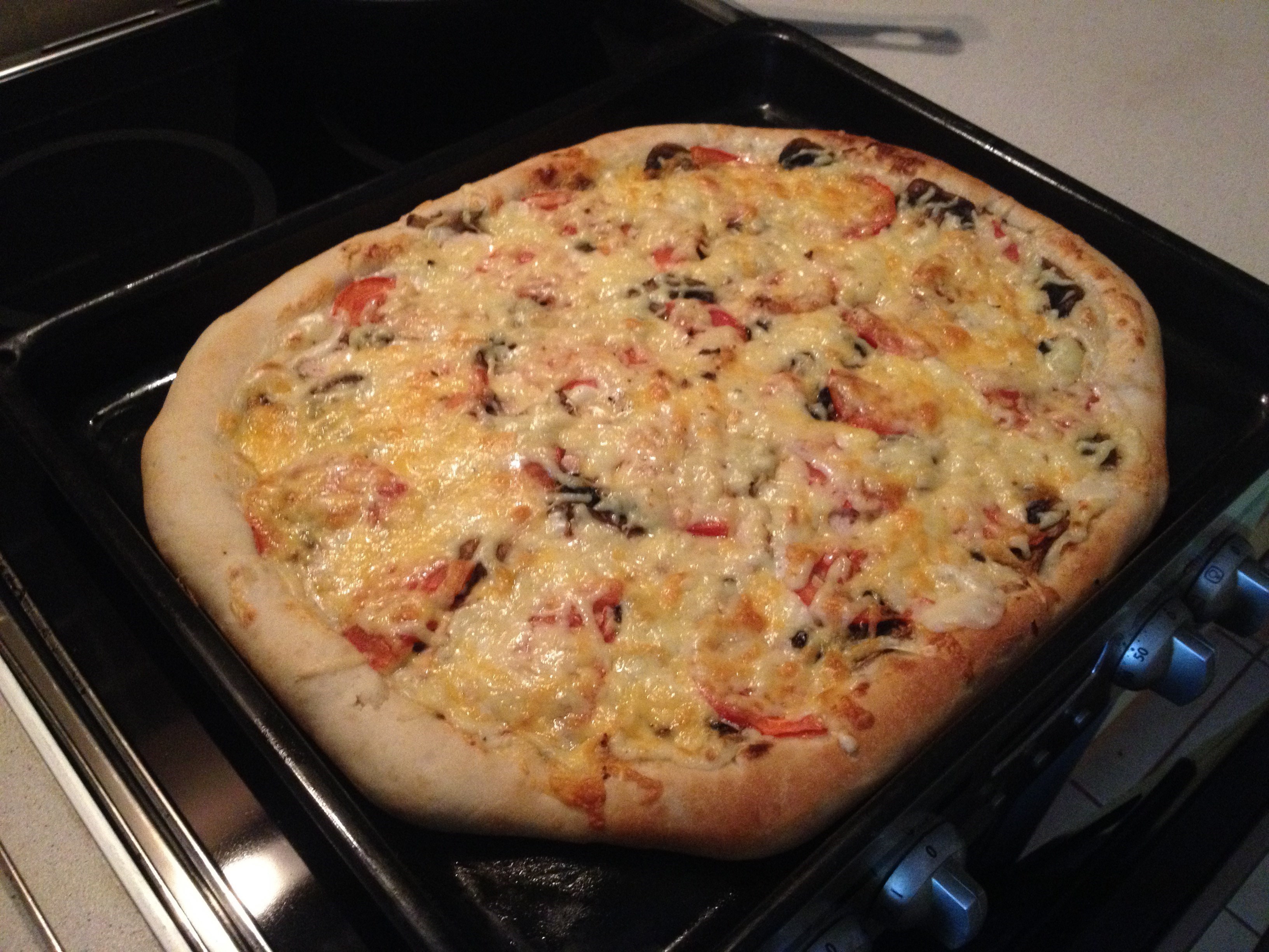 Ингредиенты рецепта пиццы с белым соусом и шампиньонами