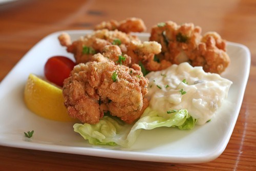 Хрустящие куриные кусочки в золотистой корочке