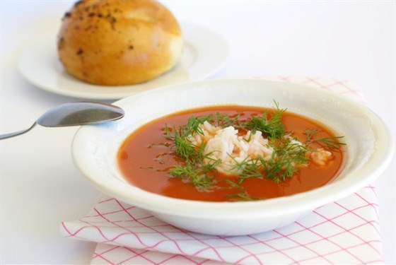 Летний суп с помидорами и болгарским перцем