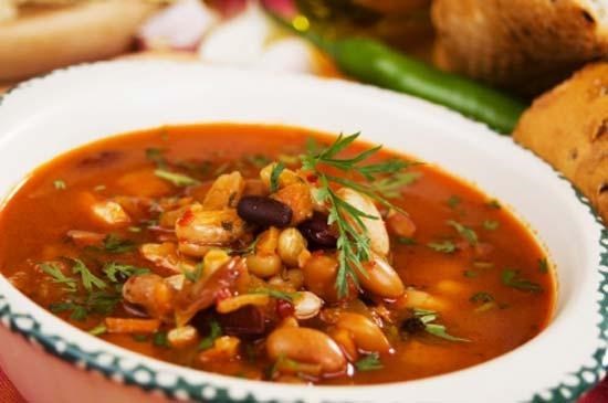 Рецепт: Испанский фасолевый суп с колбасками