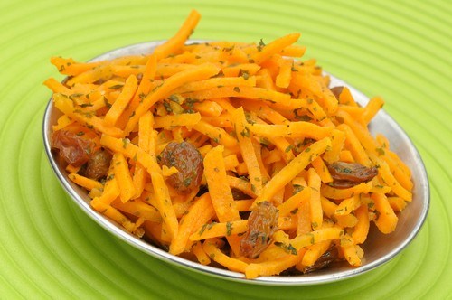 Салат из жареной моркови с апельсинами и корицей
