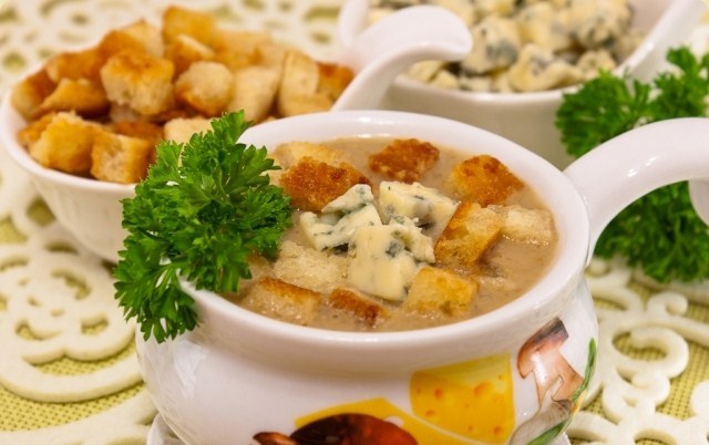 Сырный суп с сухариками, рецепт с фото и видео — ремонты-бмв.рф