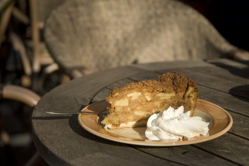 Шарлотка из яблок и ржаного хлеба (русский десерт) - пошаговый рецепт с фото на Готовим дома