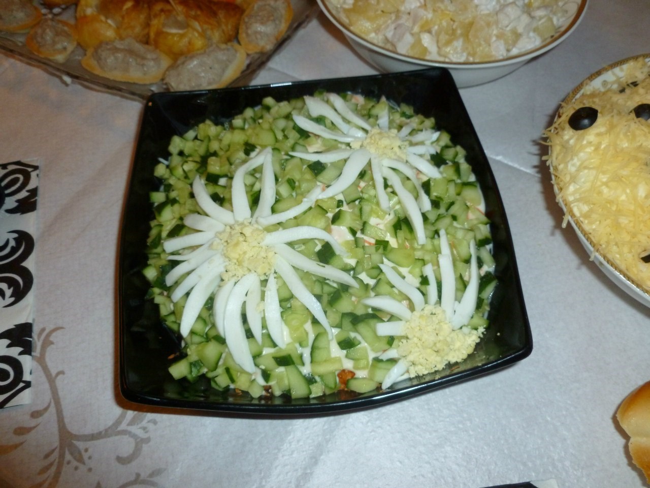 Слоеный салат с горбушей