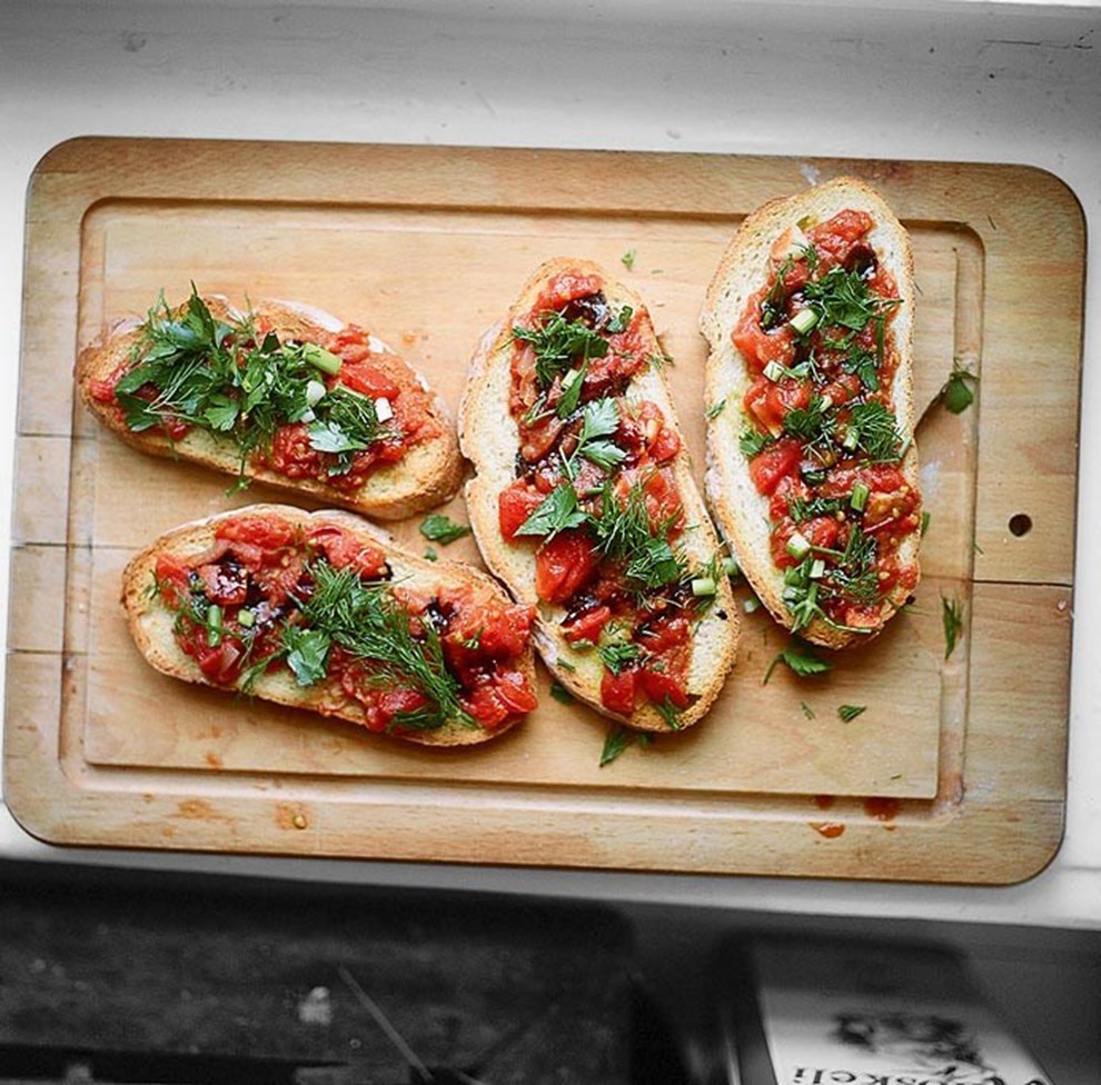 Брускетта с помидорами пошаговый рецепт с видео и фото – Итальянская .