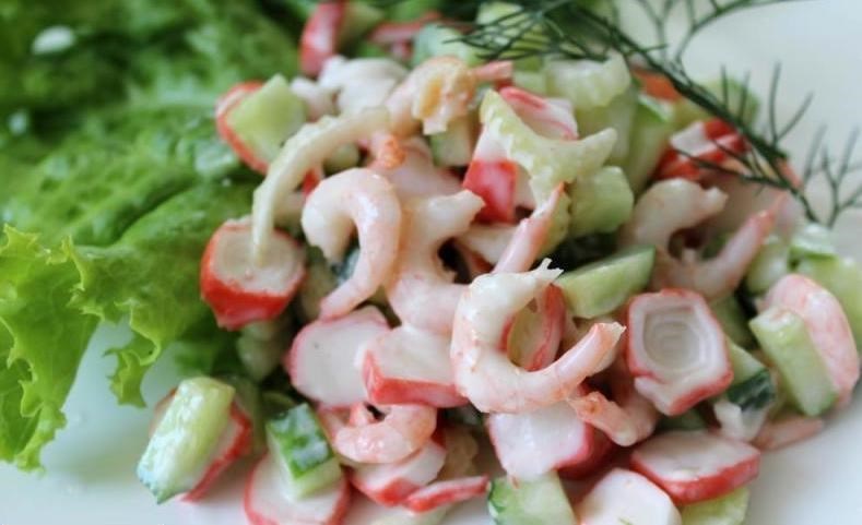 Вкусный Рецепт: Салат с крабовыми палочками и креветками