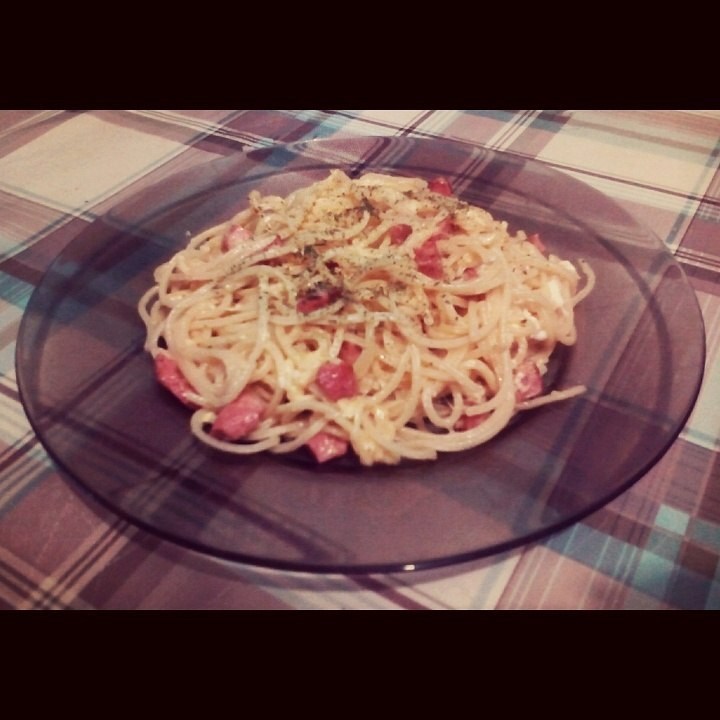 Спагетти карбонара с беконом и яйцом