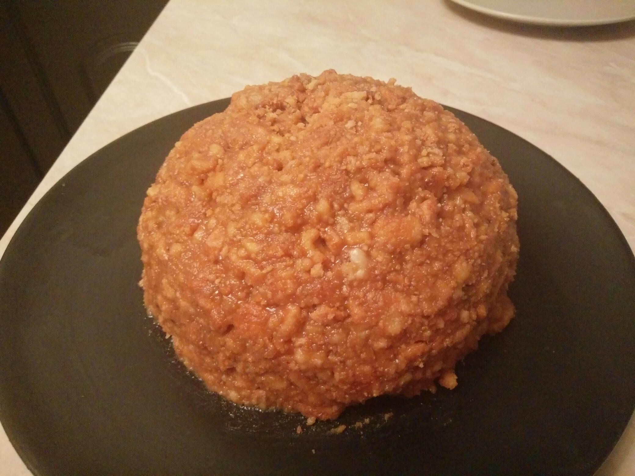 Торт «Муравейник» из печенья и сгущенки с грецкими орехами