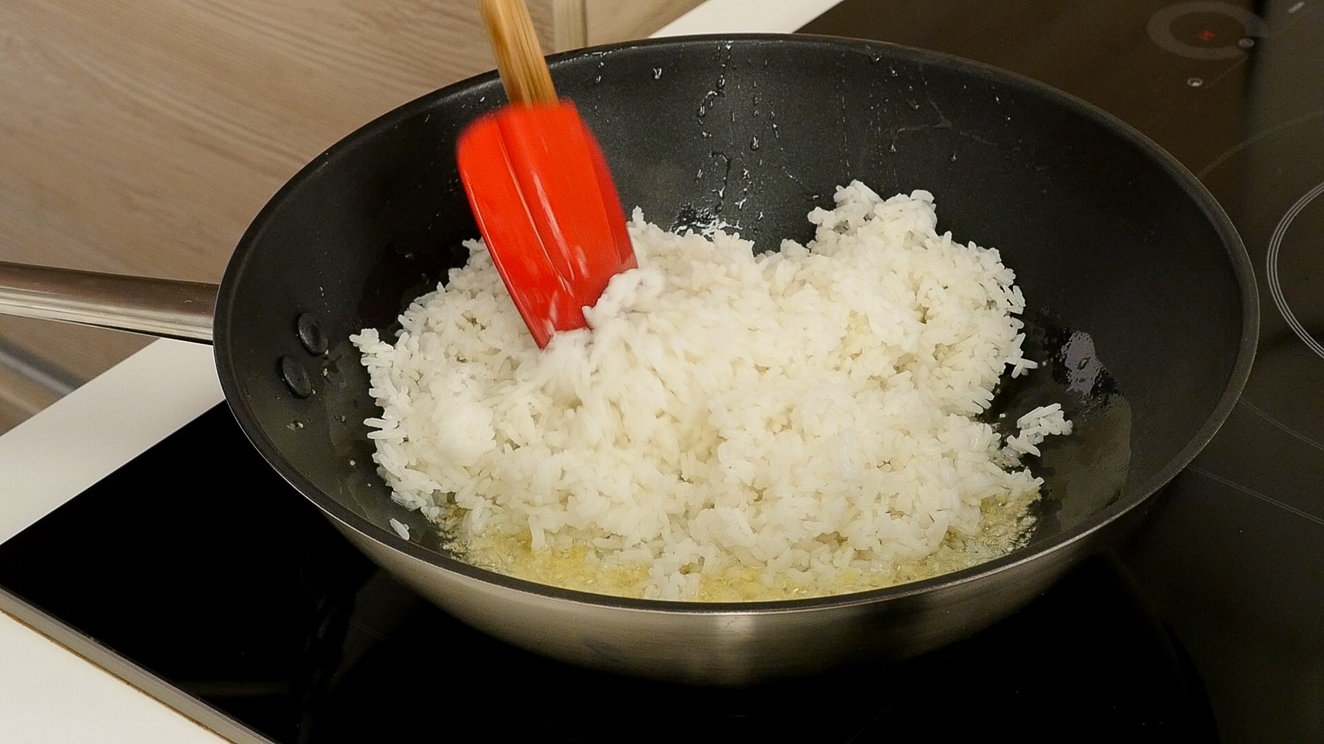 Поджаренный рис с маслом в Китае